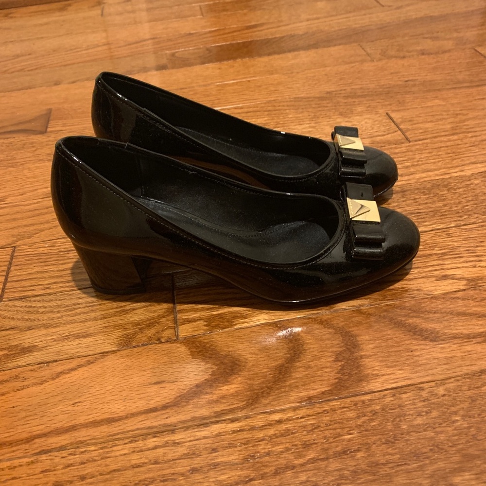 LIKE NEW Michael Kors black heels